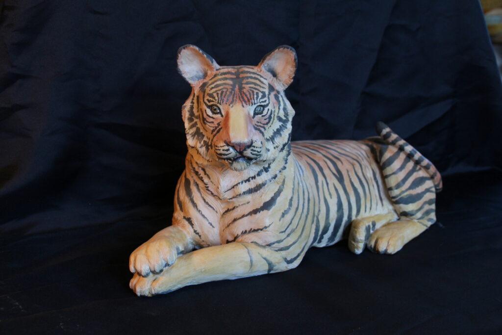 Sculpture de tigre en céramique