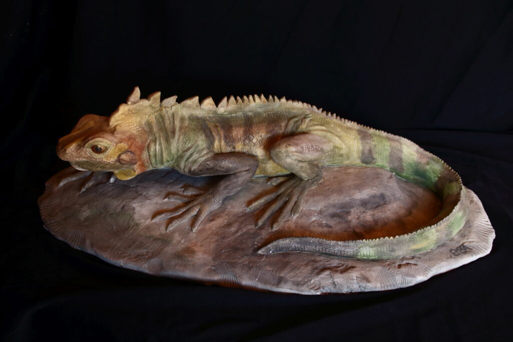 Iguane vert , sculpture terre cuite peinte